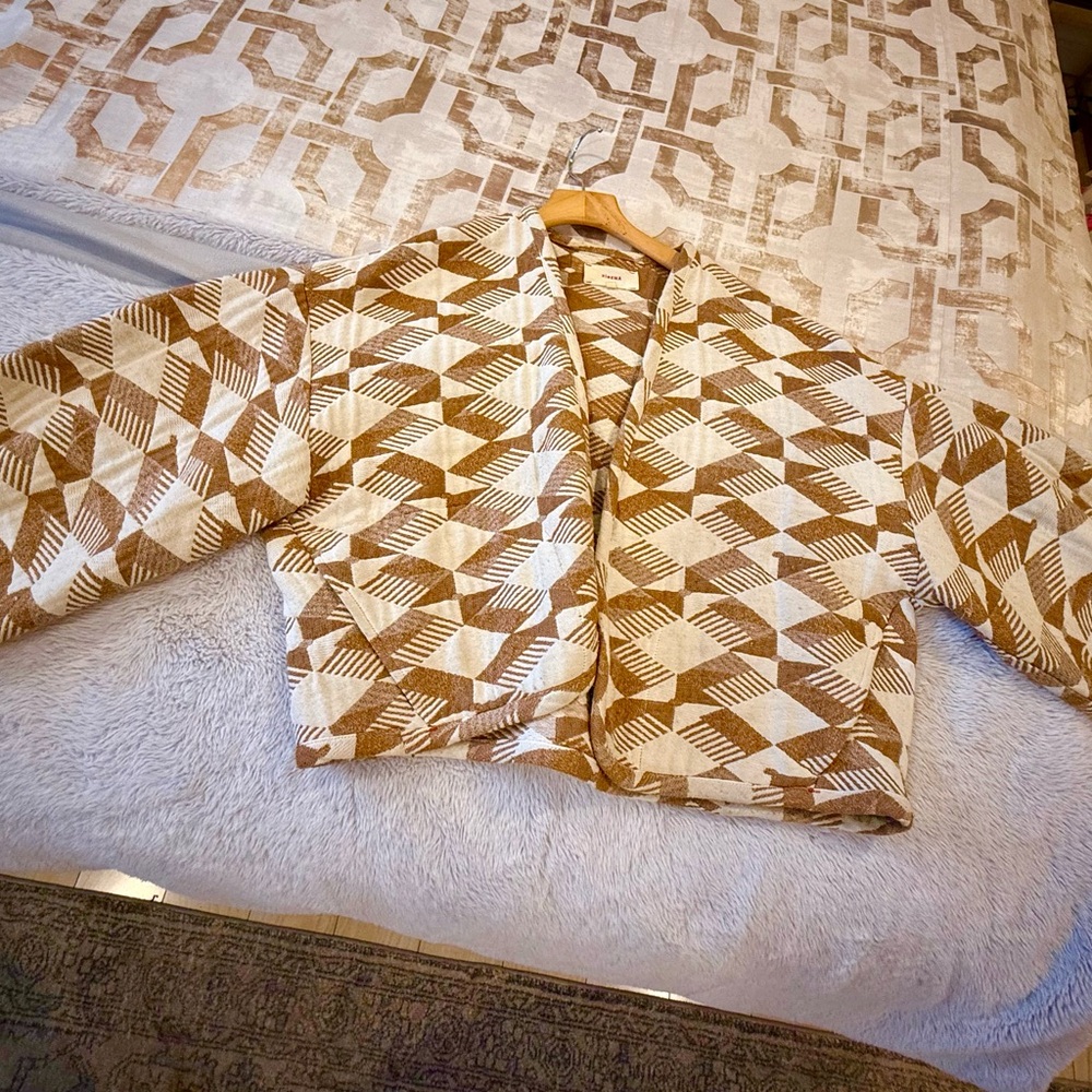 XiRENA Brown and Cream Geometric Top
